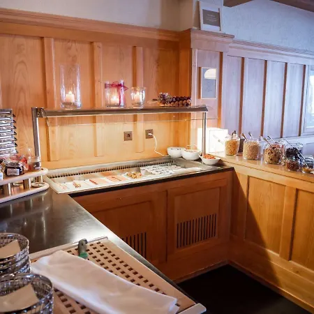 Historisches Alpinhotel מלון